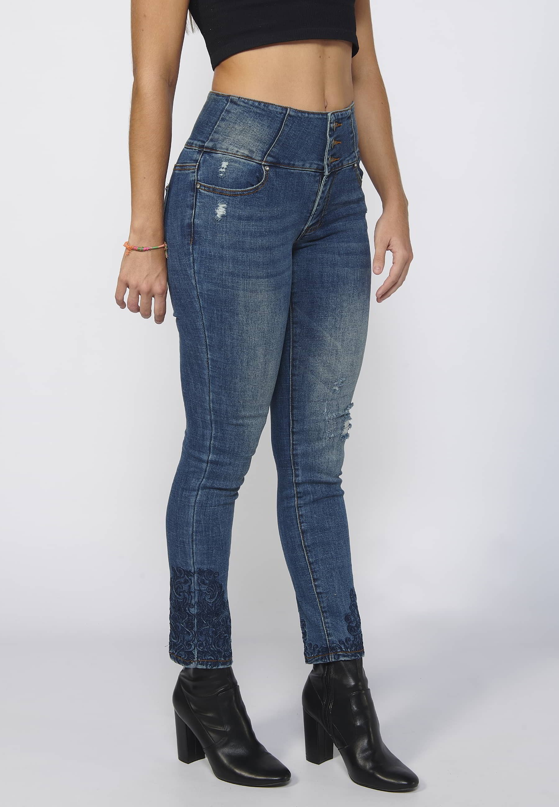 Lange, schmal geschnittene Jeanshose mit Schärpenbund und zerrissenen Details in Blau für Damen