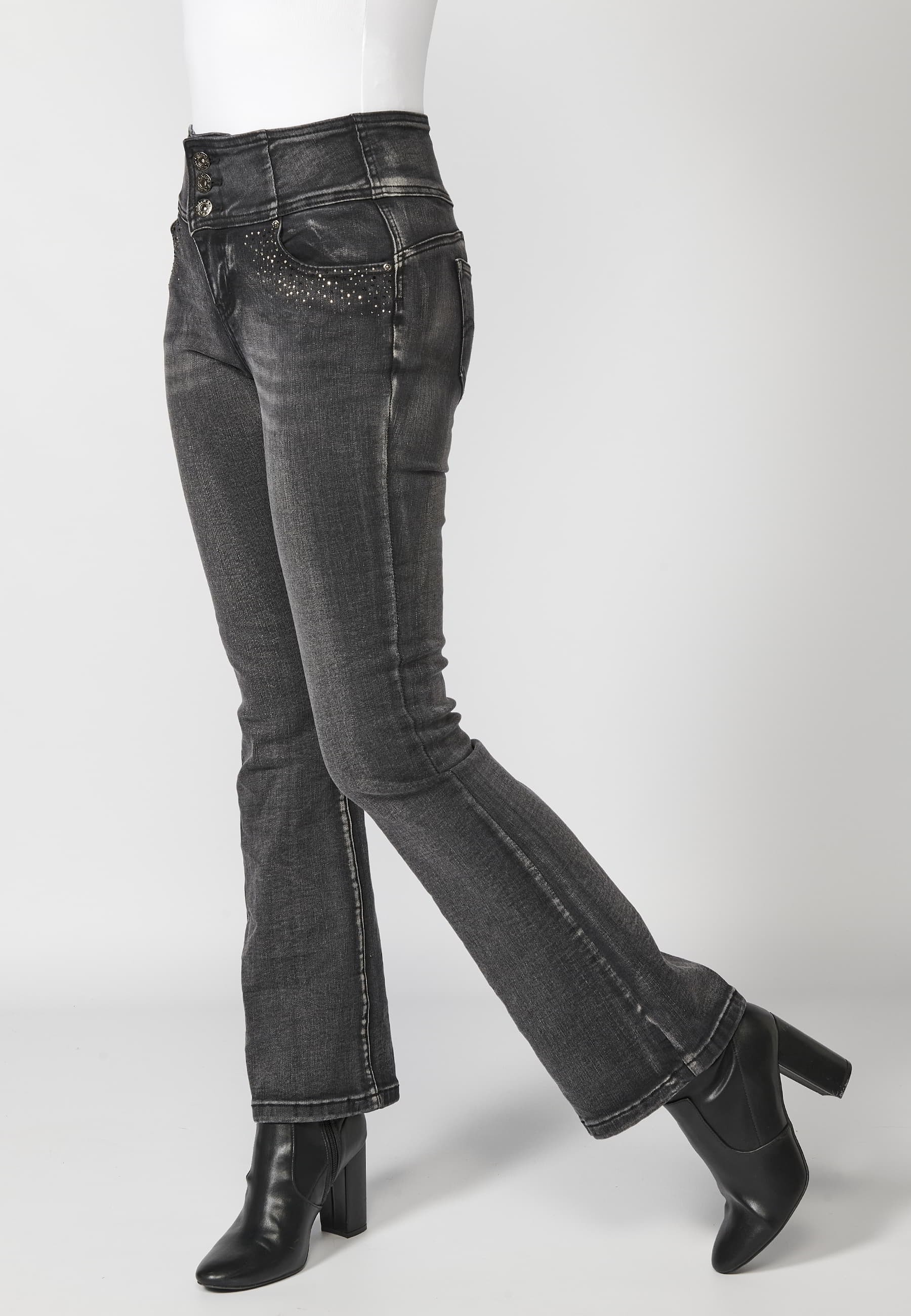 Pantalón largo straigth acampanado color denim negro para mujer | Moda Actual