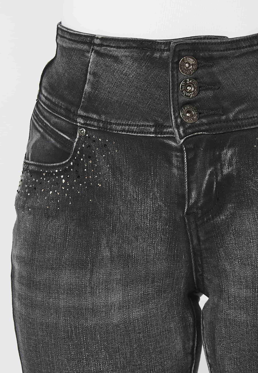 Pantalón largo straigth acampanado color denim negro para mujer | Moda Actual 9