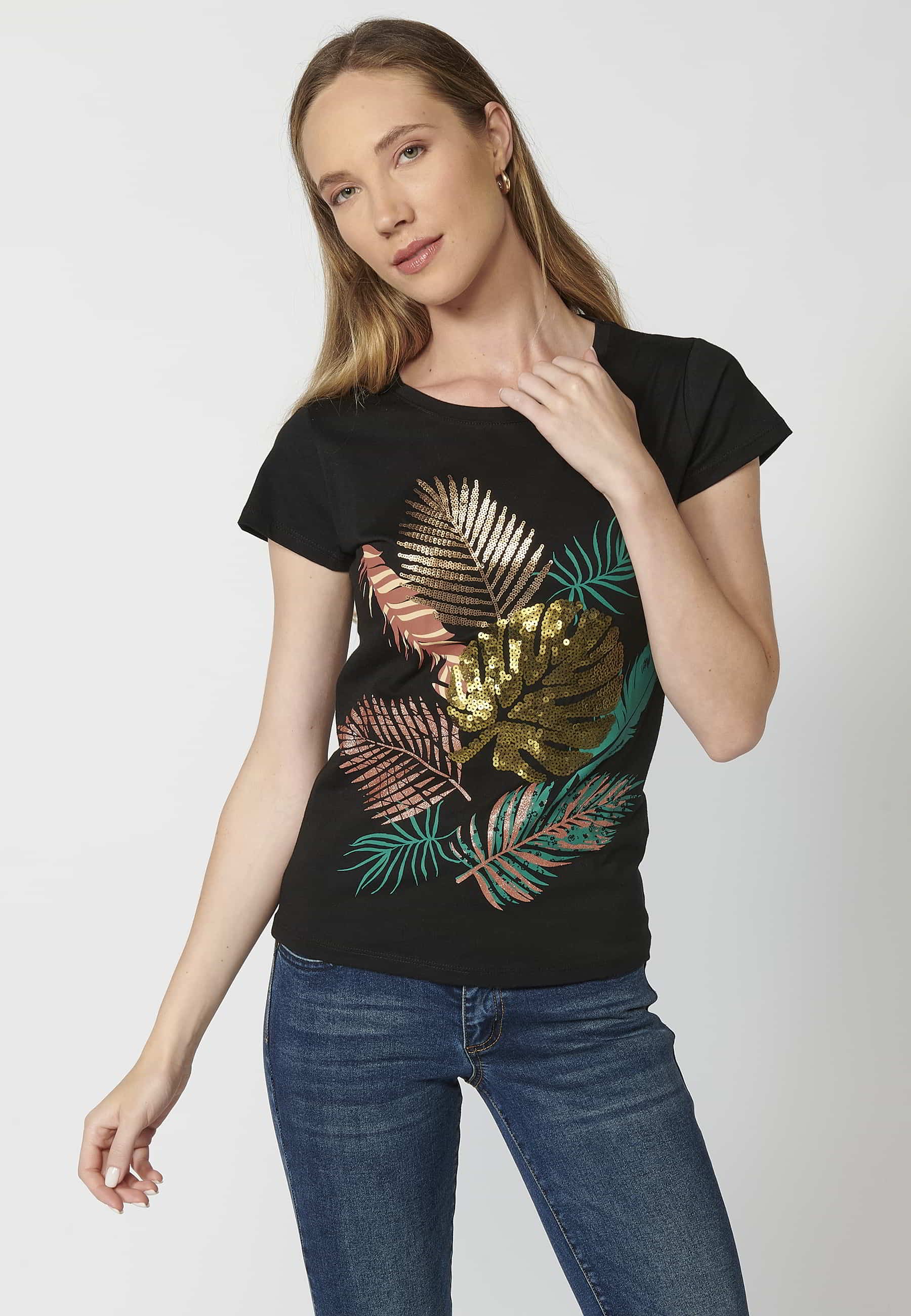 T-shirt à manches courtes en coton à col rond imprimé feuilles noires pour femmes 1