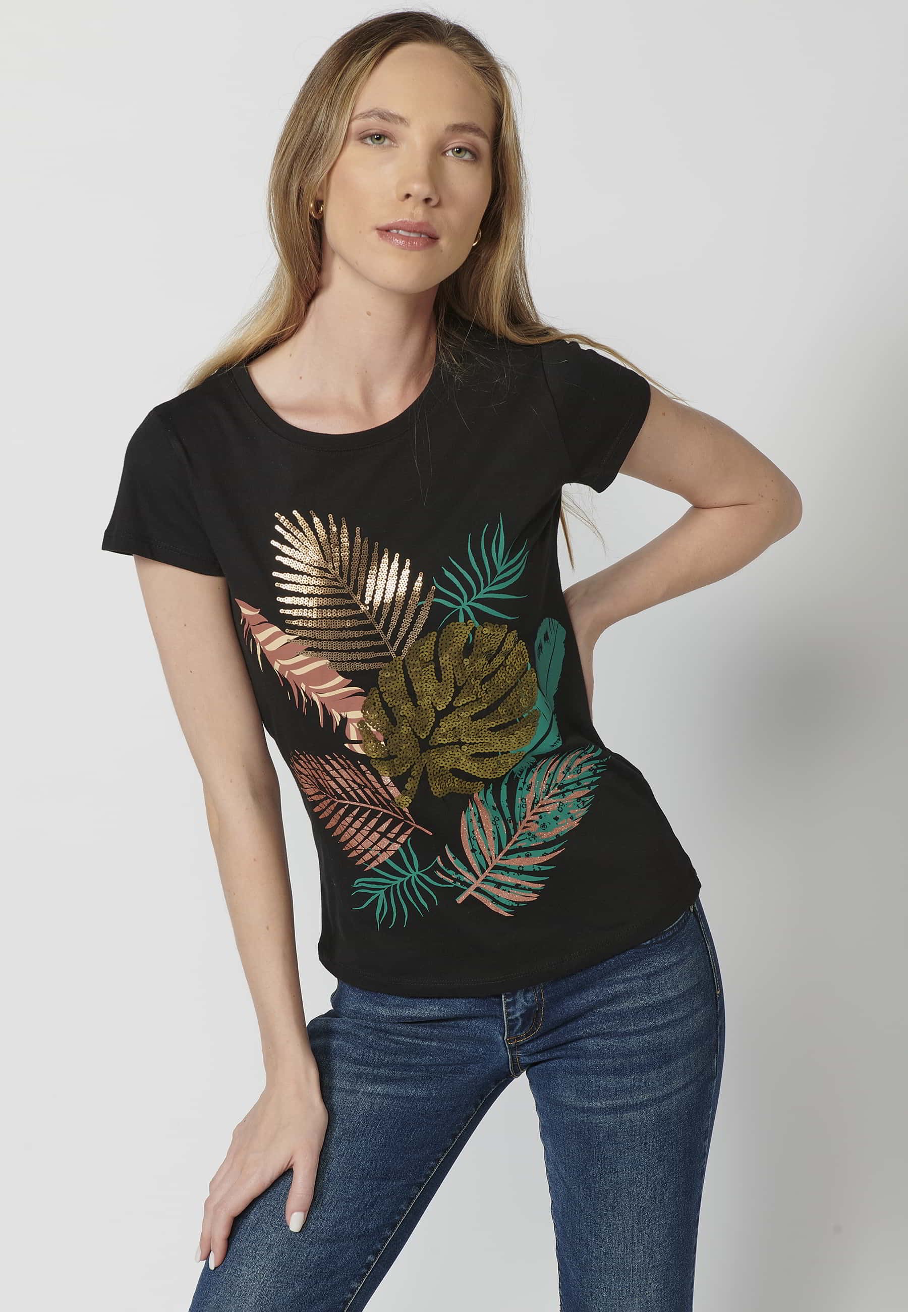 T-shirt à manches courtes en coton à col rond imprimé feuilles noires pour femmes 4