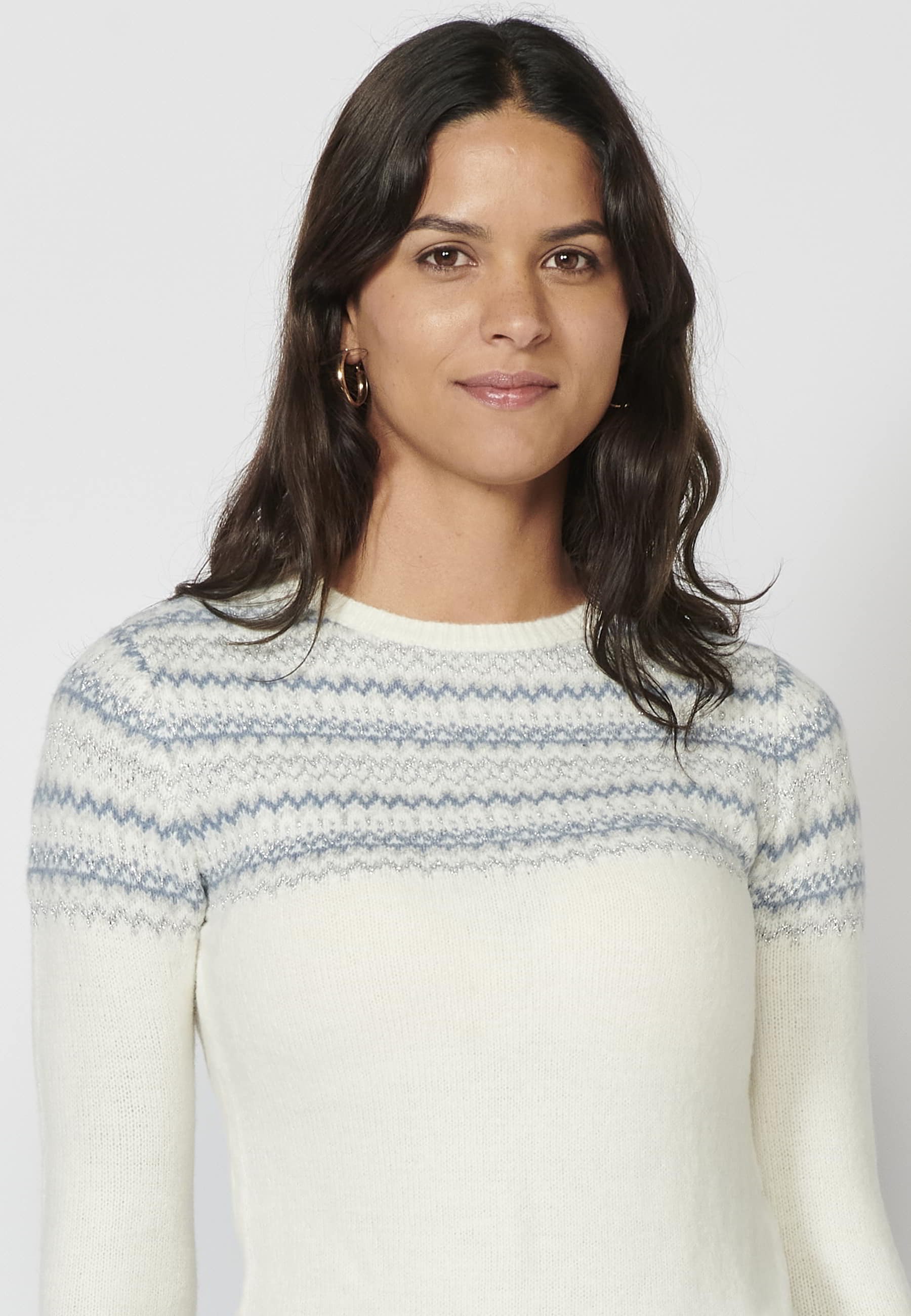 Jersey de punto de manga larga con detalles en cuello y mangas color blanco para mujer | Moda Actual