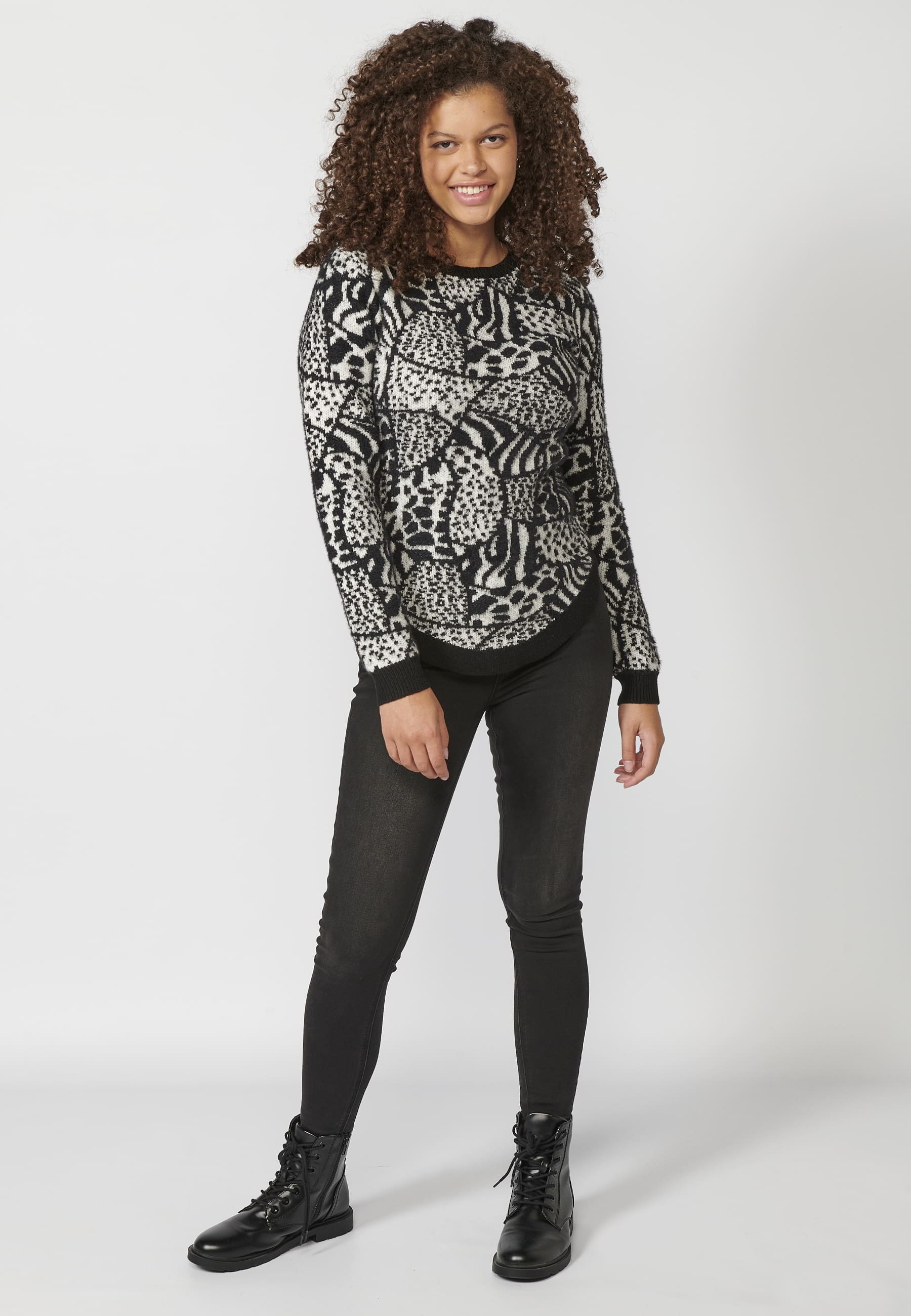 Black animal print round neck long sleeve knitted sweater for Women