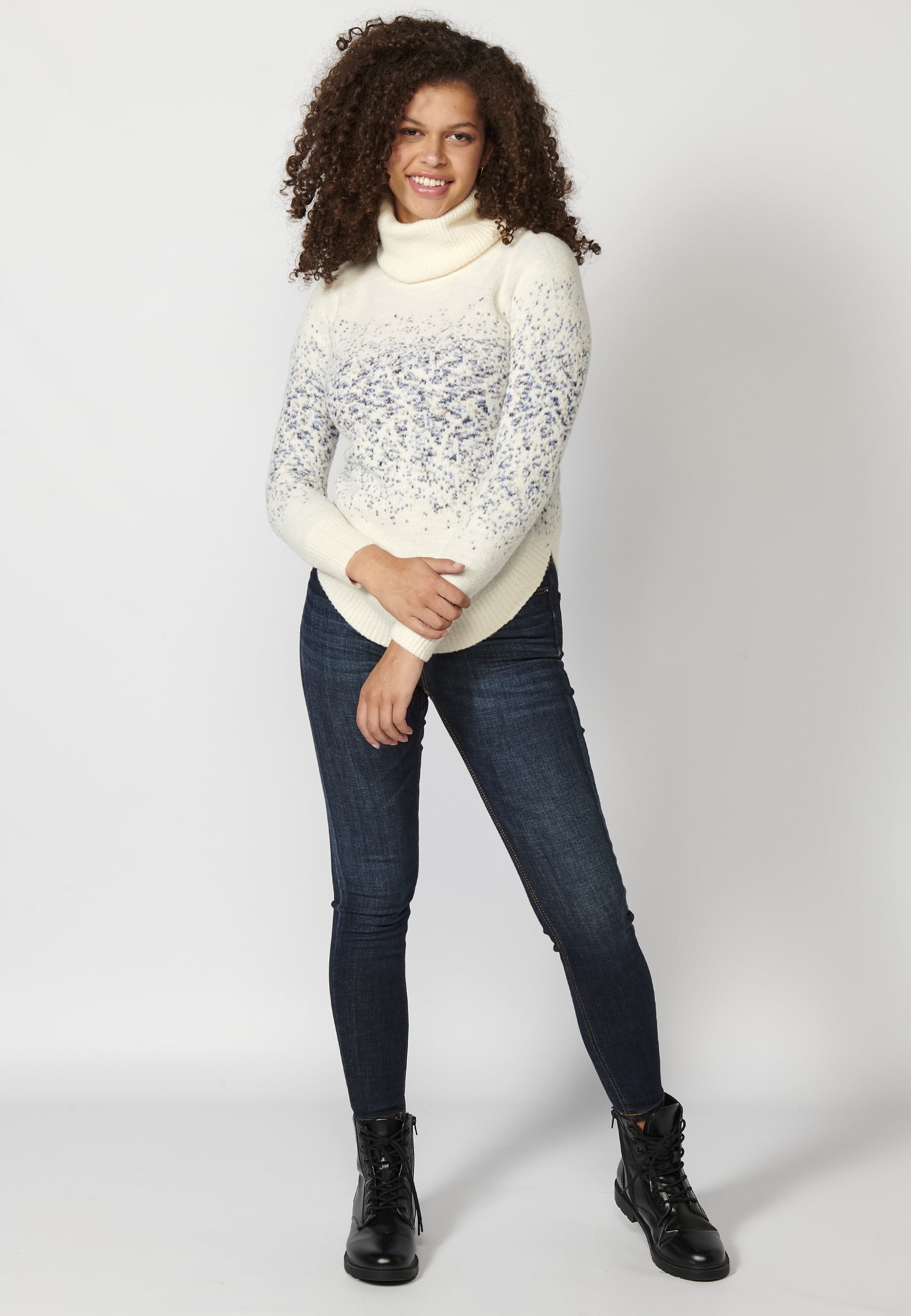 Jersey de punto de manga larga cuello alto jaspeado color crudo para mujer | Moda Actual