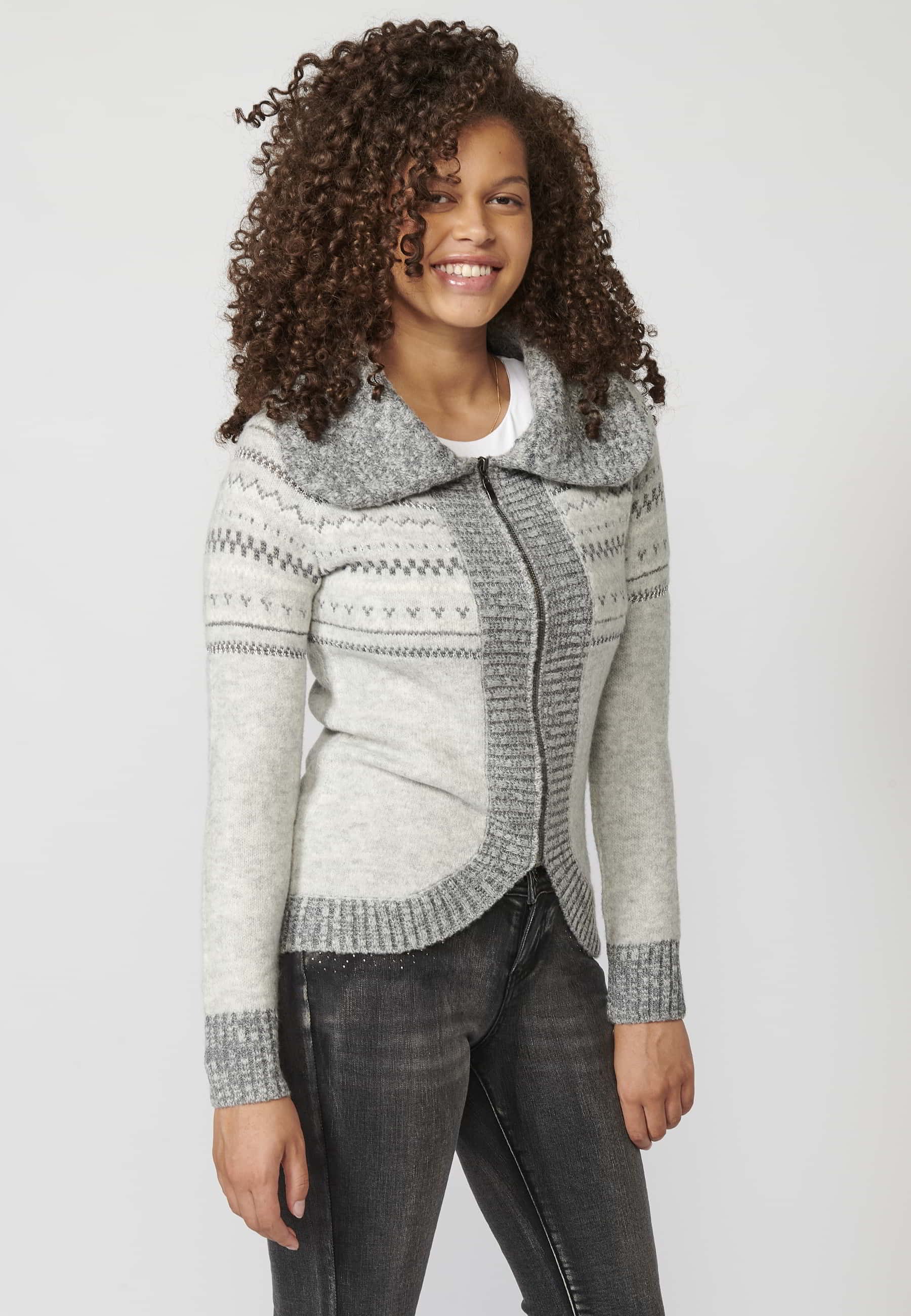 Veste pull grise à manches longues, col montant et revers pour Femme