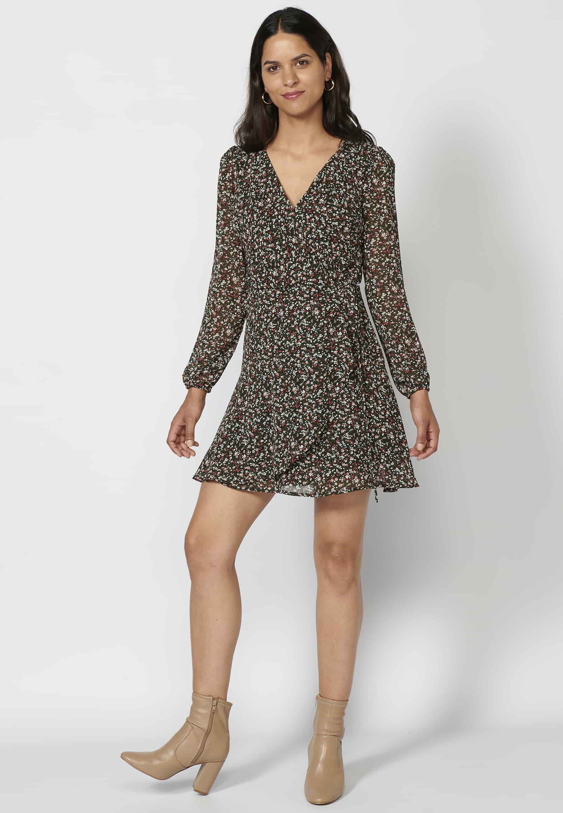 Vestido corto de manga larga de escote cruzado con estampado floral color multicolor para mujer | Moda Actual