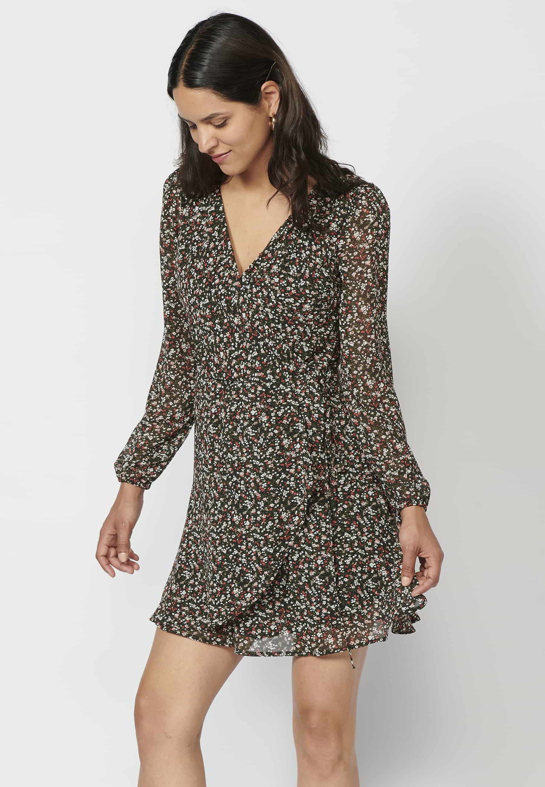 Vestido corto de manga larga de escote cruzado con estampado floral color multicolor para mujer | Moda Actual