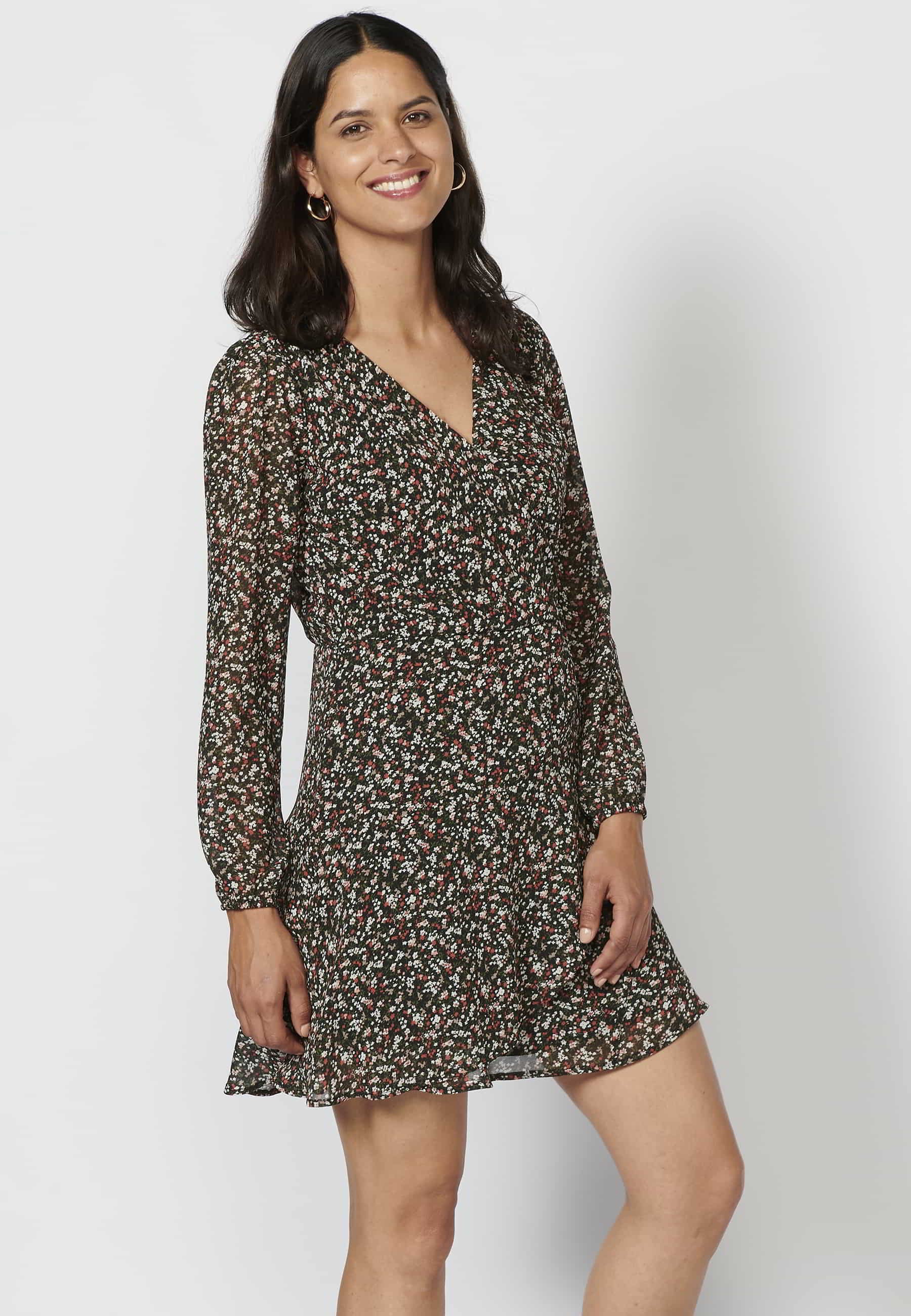 Vestido corto de manga larga de escote cruzado con estampado floral color multicolor para mujer | Moda Actual