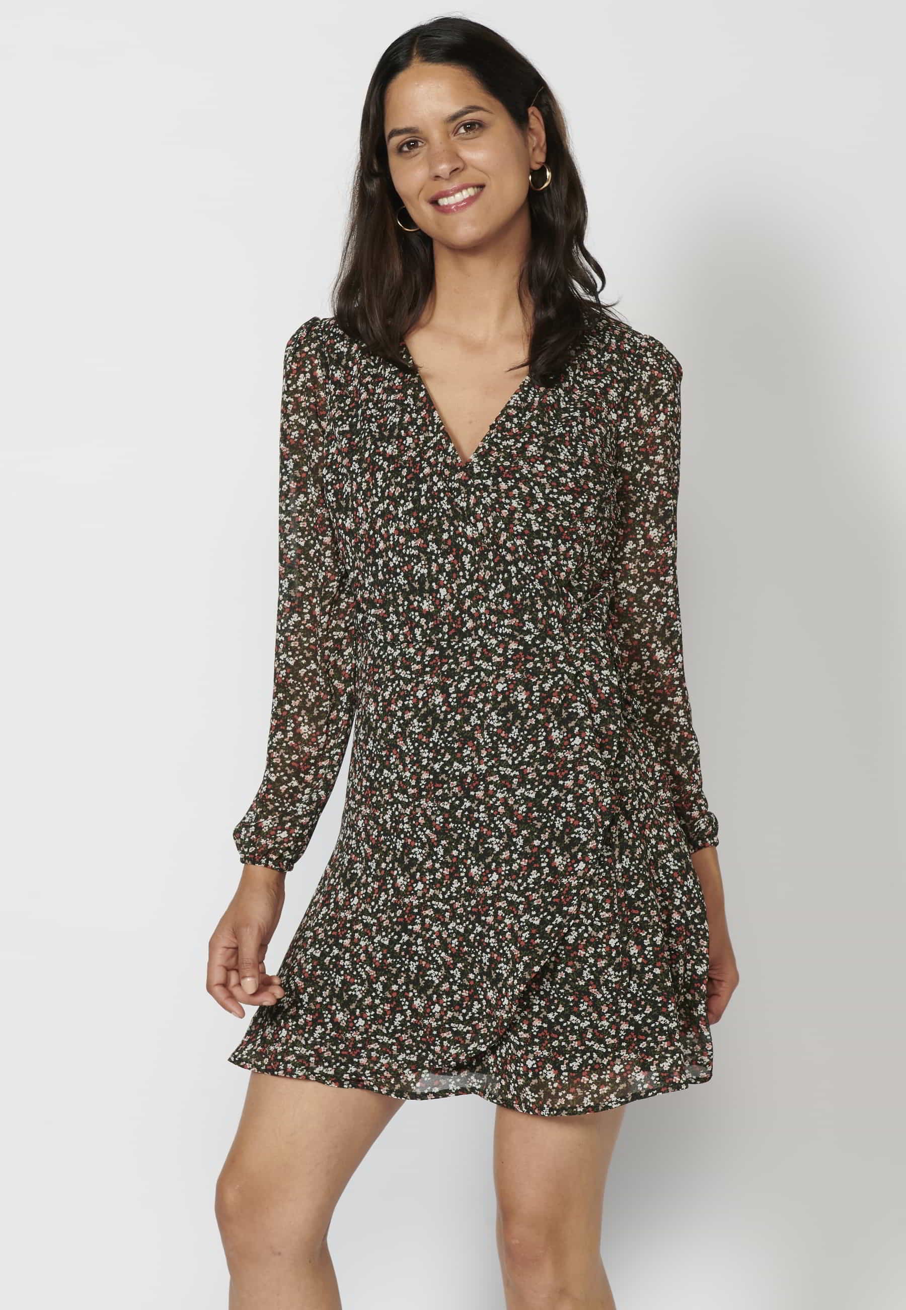 Vestido corto de manga larga de escote cruzado con estampado floral color multicolor para mujer | Moda Actual