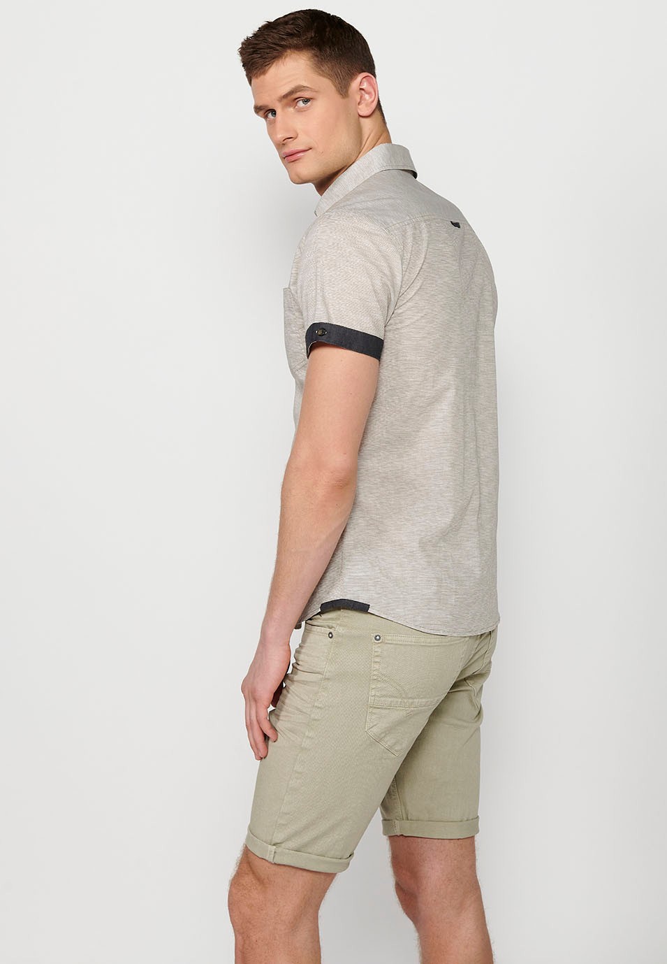 Camisa de manga corta de algodon, con botones, color gris para hombre