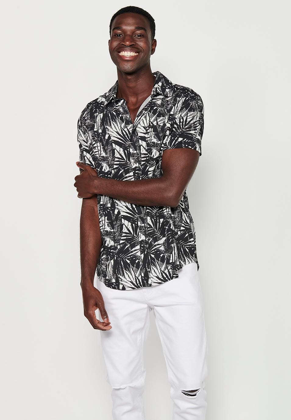 Short Sleeve Shirt with Button Front Closure and Black Floral Print for Men