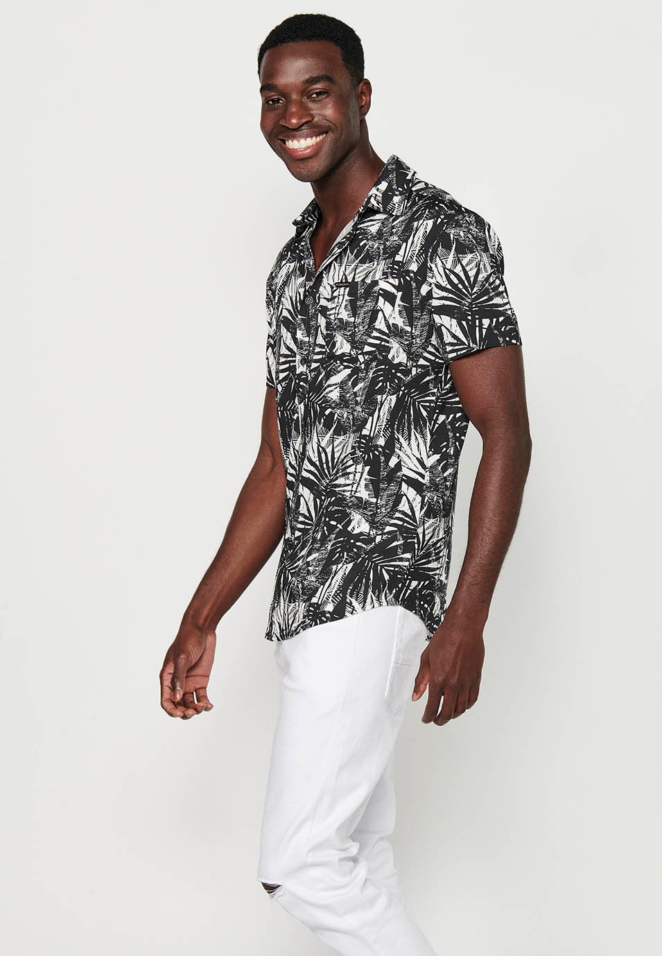 Short Sleeve Shirt with Button Front Closure and Black Floral Print for Men 2