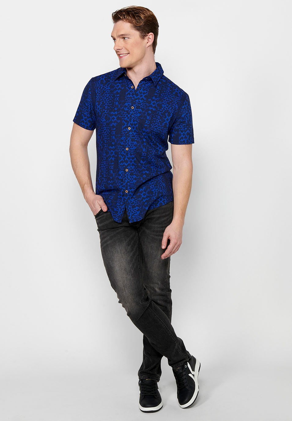 Camisa estampada de màniga curta amb Tancament davanter amb botons de Color blau per a Home