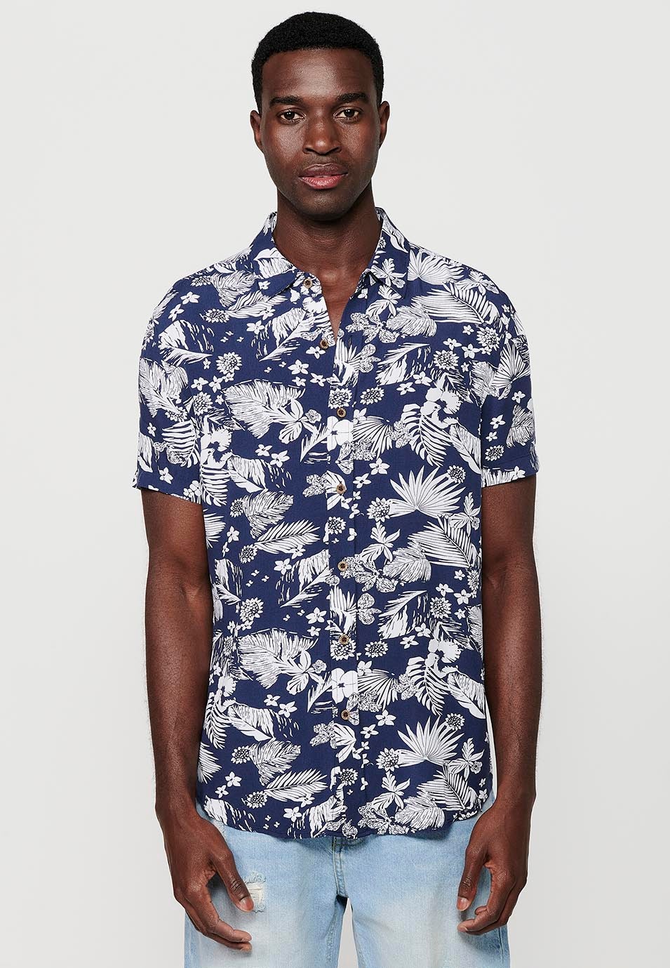 Camisa de manga corta con cuello camisero y estampado floral tropical, Azul para hombres 1