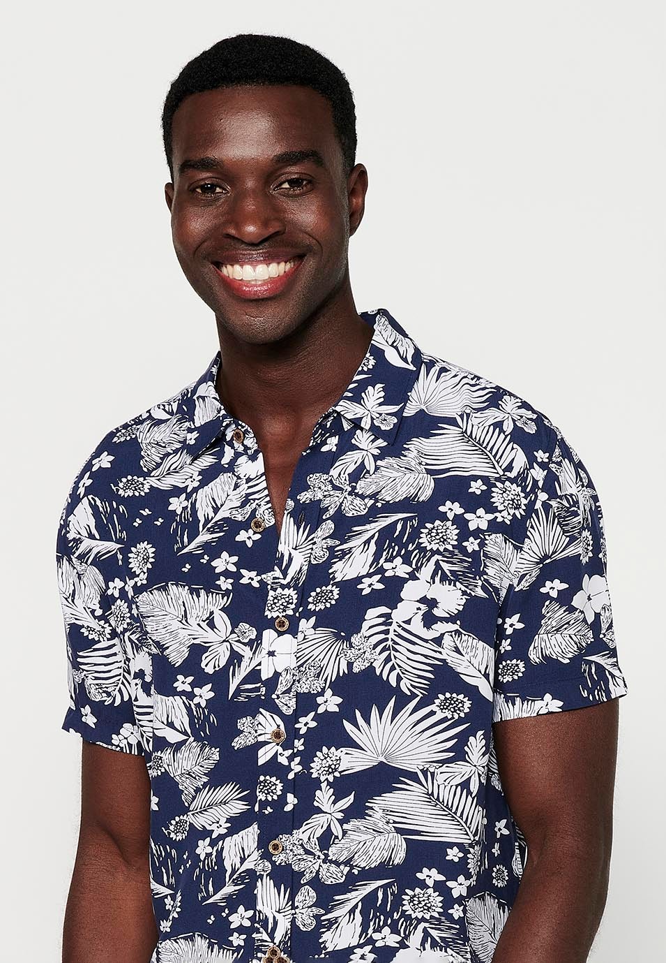 Camisa de màniga curta amb coll camisero i estampat floral tropical, Blau per a homes 5