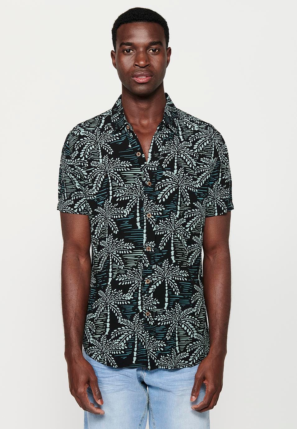 Camisa de manga corta con cuello camisero y estampado floral tropical, verde para hombres