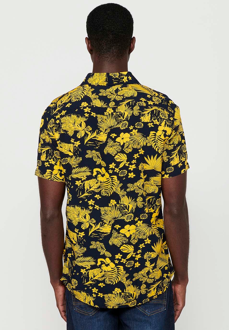 Camisa de màniga curta amb coll camisero i estampat floral tropical, groc per a homes 7