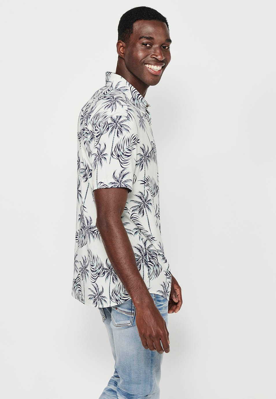 Short Sleeve Shirt with Button Front Closure and White Tropical Print for Men 7