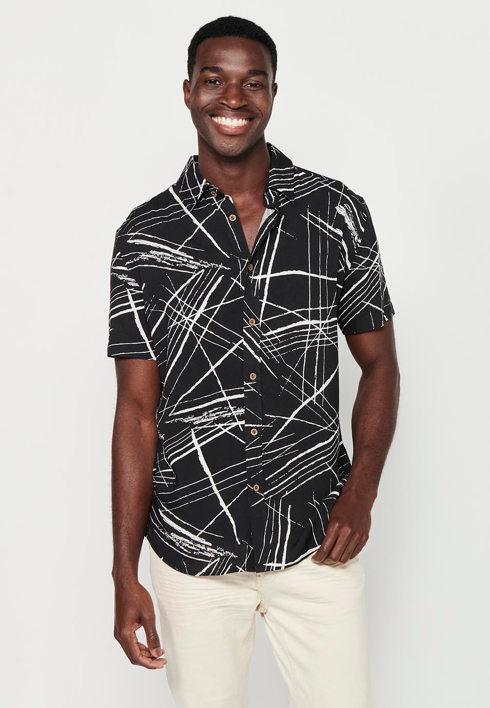 Short Sleeve Shirt with Button Front Closure and Black Tropical Print for Men
