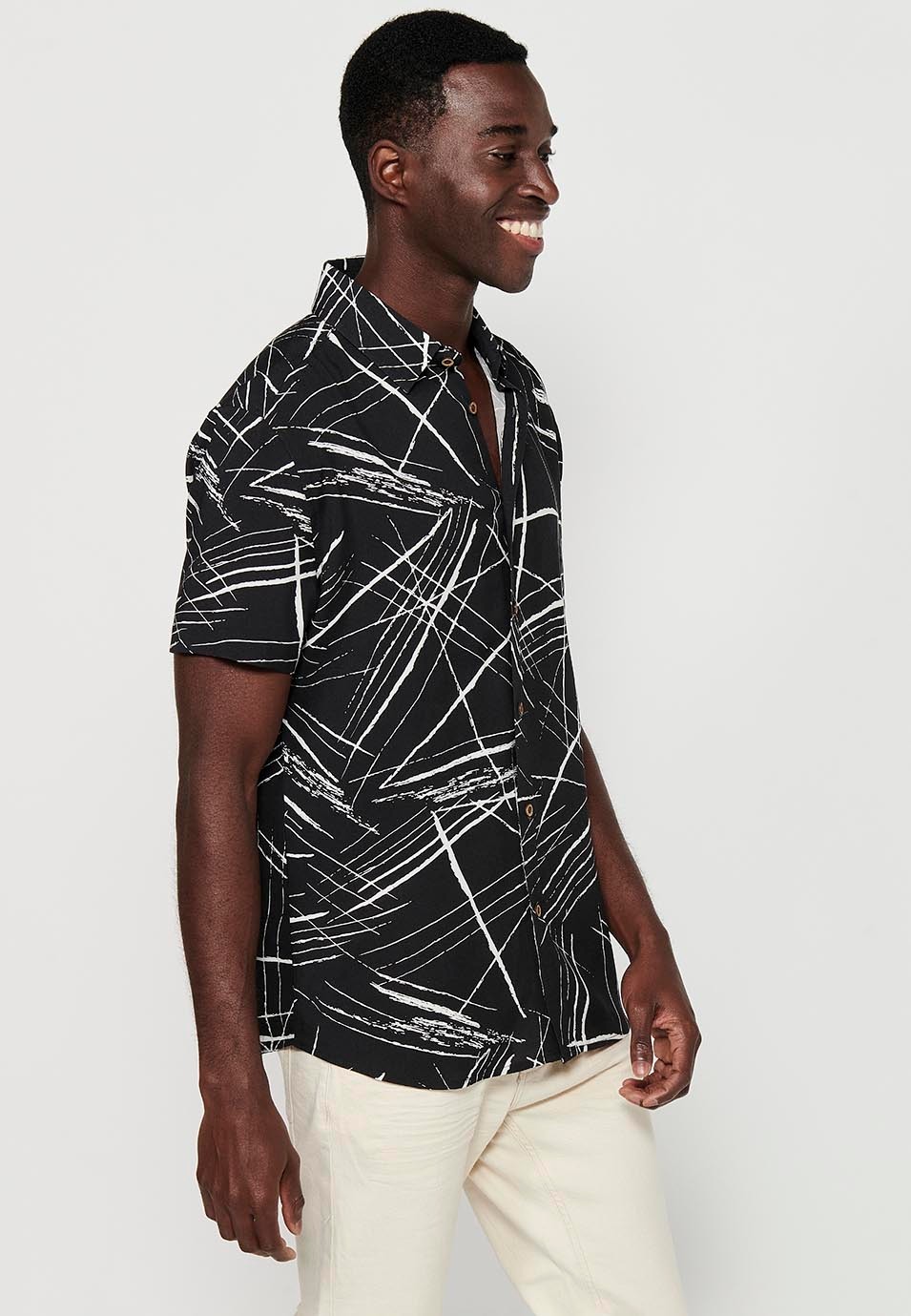 Camisa de manga corta con Cierre delantero con botones y Estampado tropical de Color negro para Hombre 5
