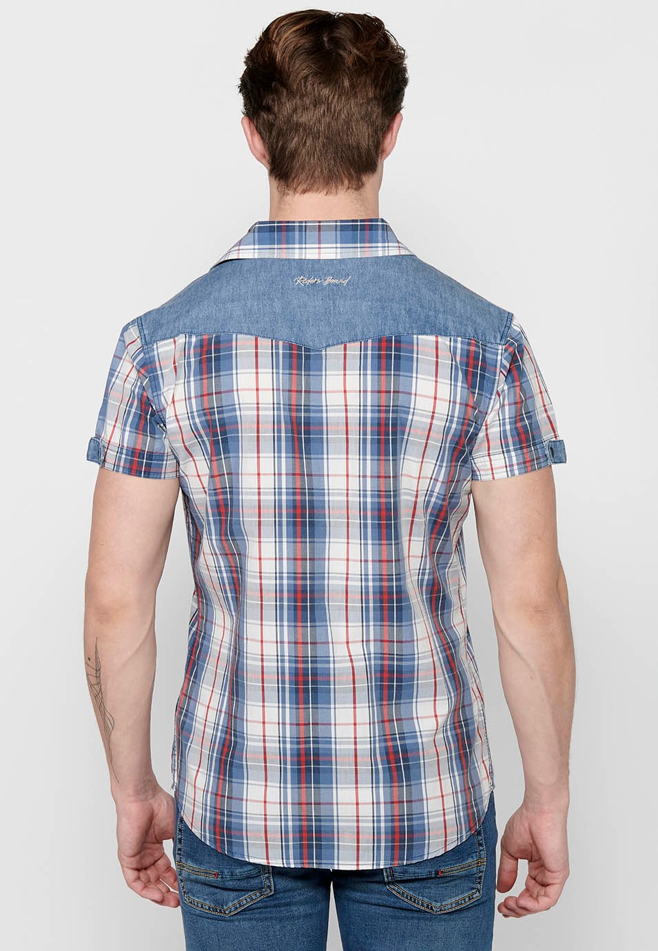 Short-sleeved cotton shirt with turn-up finish with button front closure and front pockets with flaps with a blue checkered print for men 8