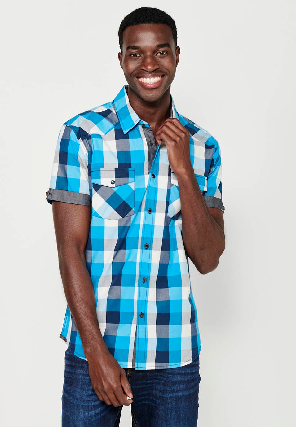 Blue and white checkered cotton short sleeve shirt for men
