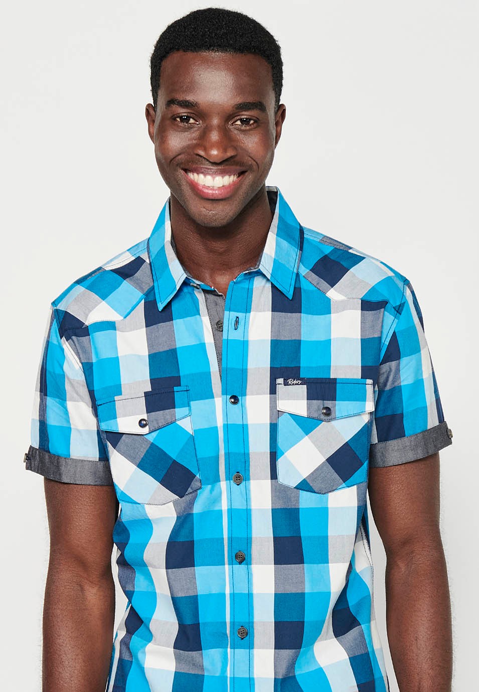 Blue and white checkered cotton short sleeve shirt for men 4