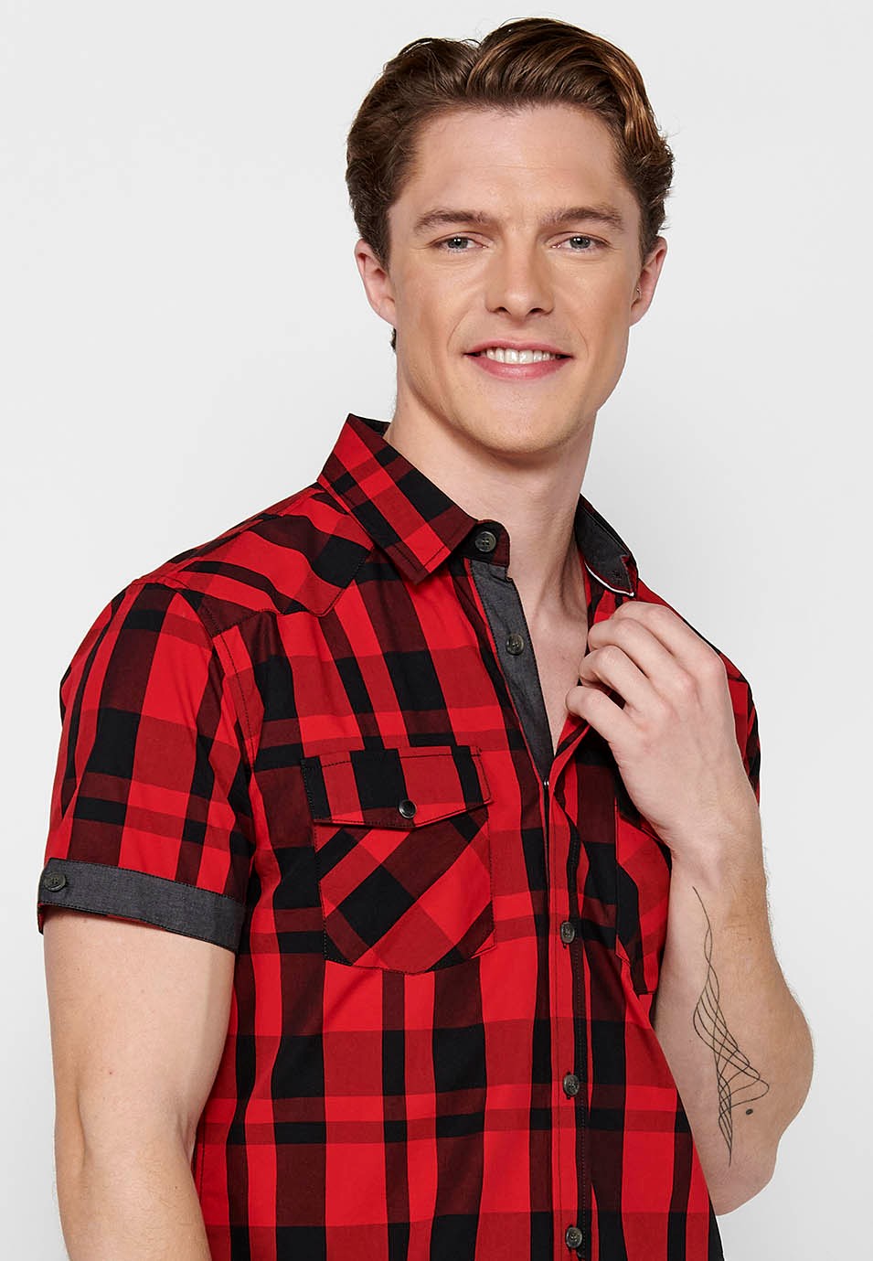 Chemise à carreaux manches courtes, couleur rouge et noir pour homme