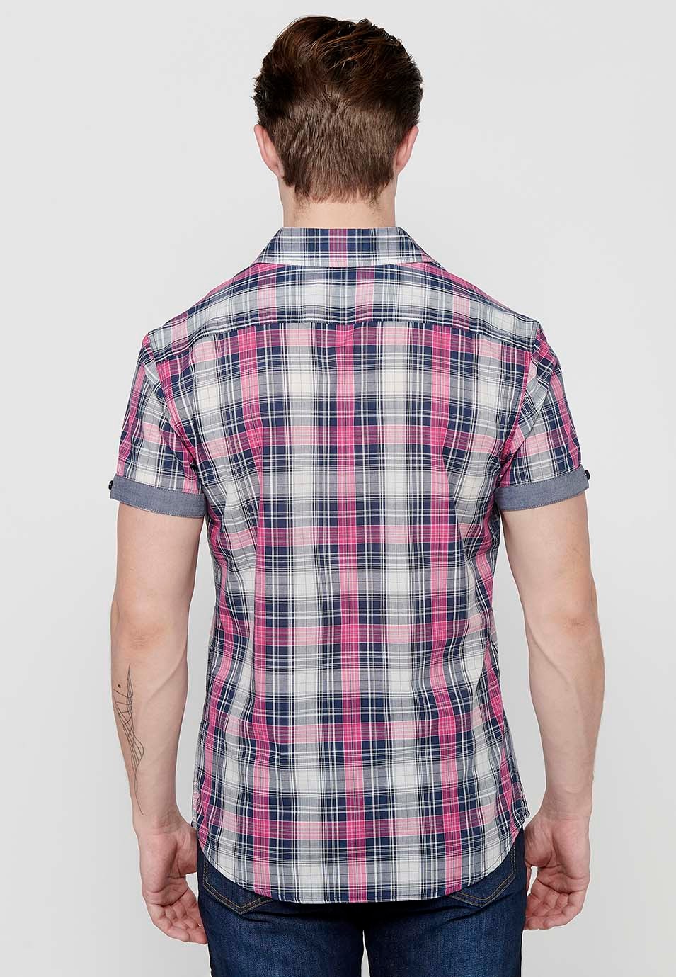 Kurzärmliges Baumwollhemd mit Umschlag und Knopfverschluss vorne, Pattentaschen vorne und rosafarbenem Karomuster für Herren 6