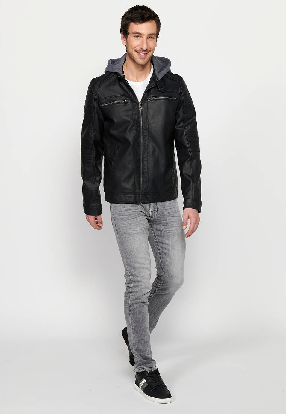 Veste coupe-vent à manches longues avec fermeture zippée sur le devant et col à capuche amovible réglable avec cordon de serrage en Noir pour homme 2