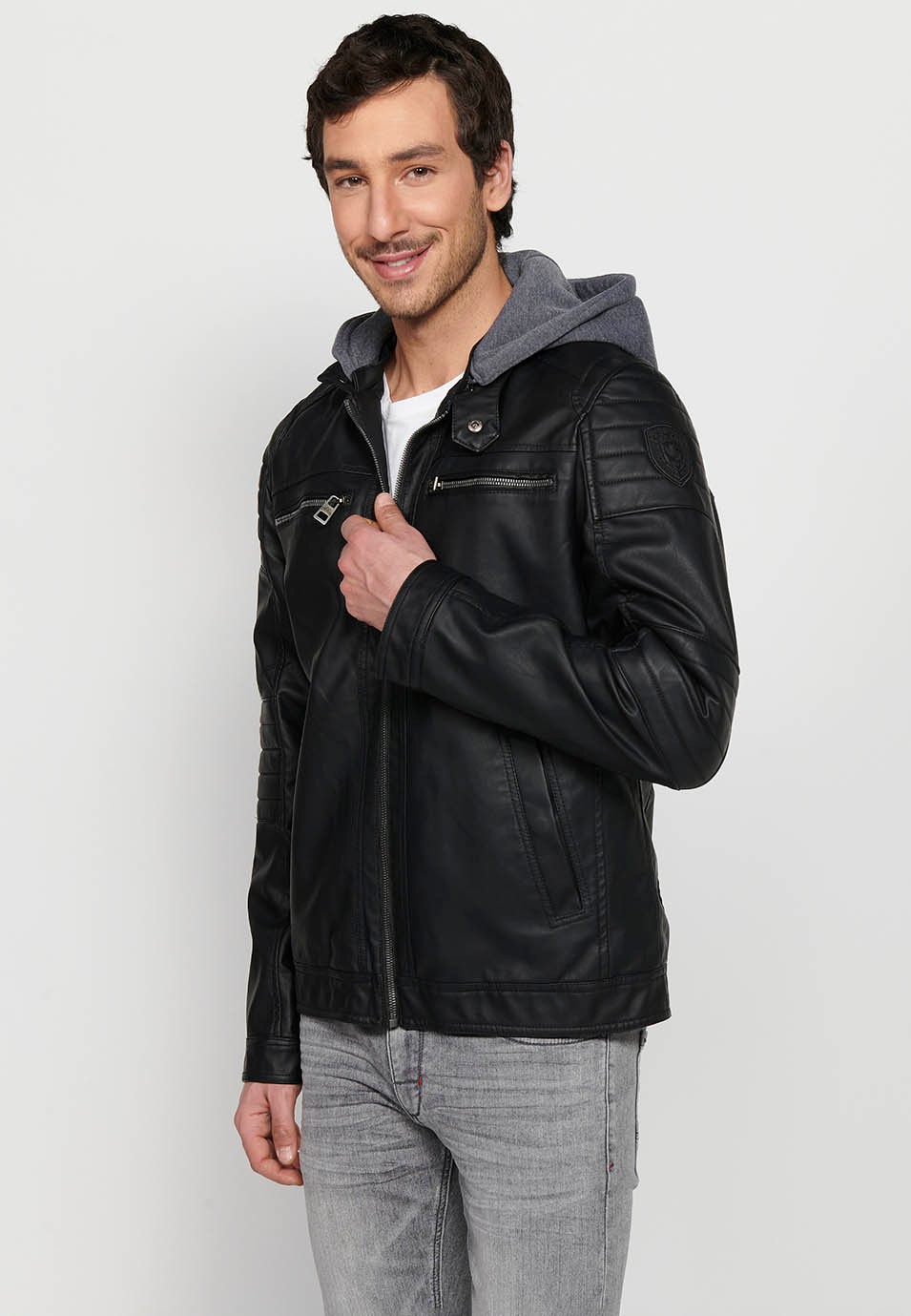 Veste coupe-vent à manches longues avec fermeture zippée sur le devant et col à capuche amovible réglable avec cordon de serrage en Noir pour homme 3