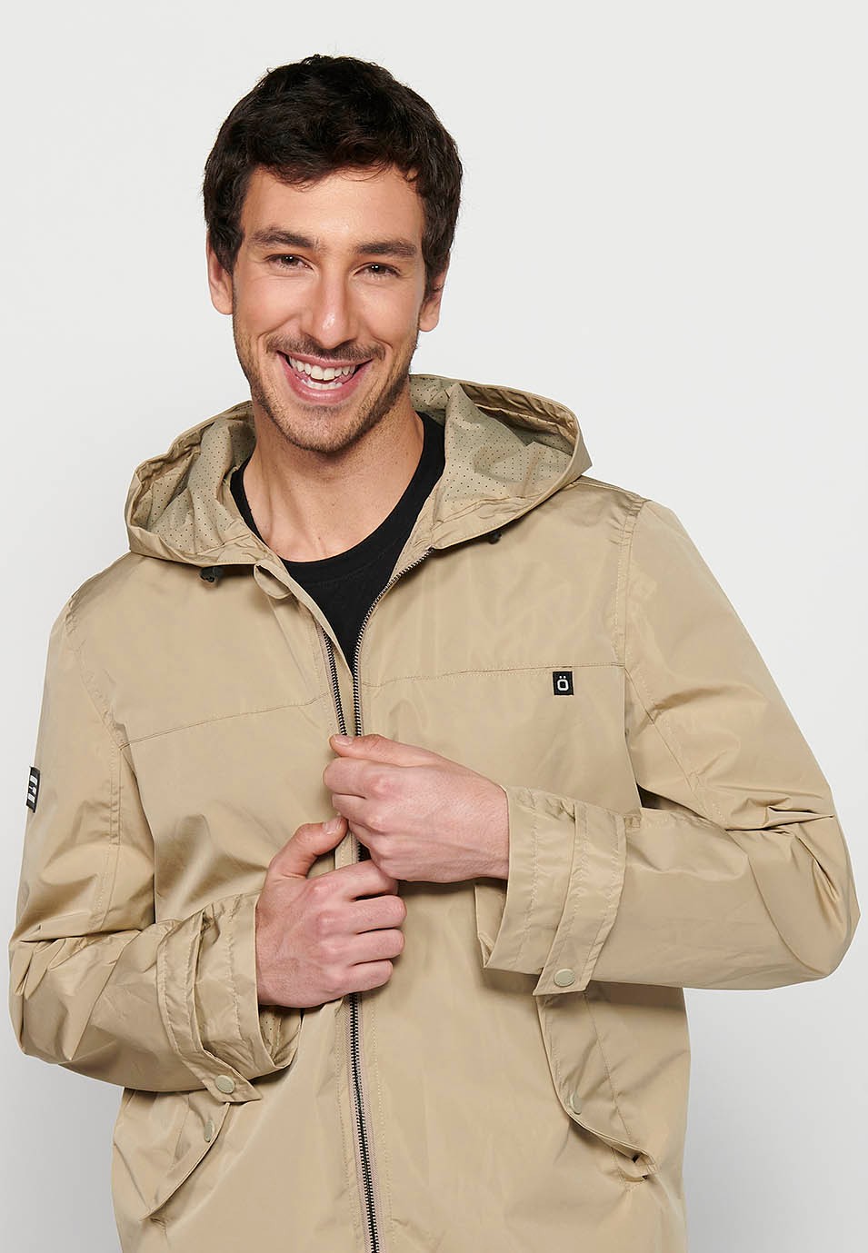 Chaqueta Cazadora repelente del agua con Cuello con capucha y Cierre delantero con cremallera, Bolsillos de Color Beige para Hombre 7