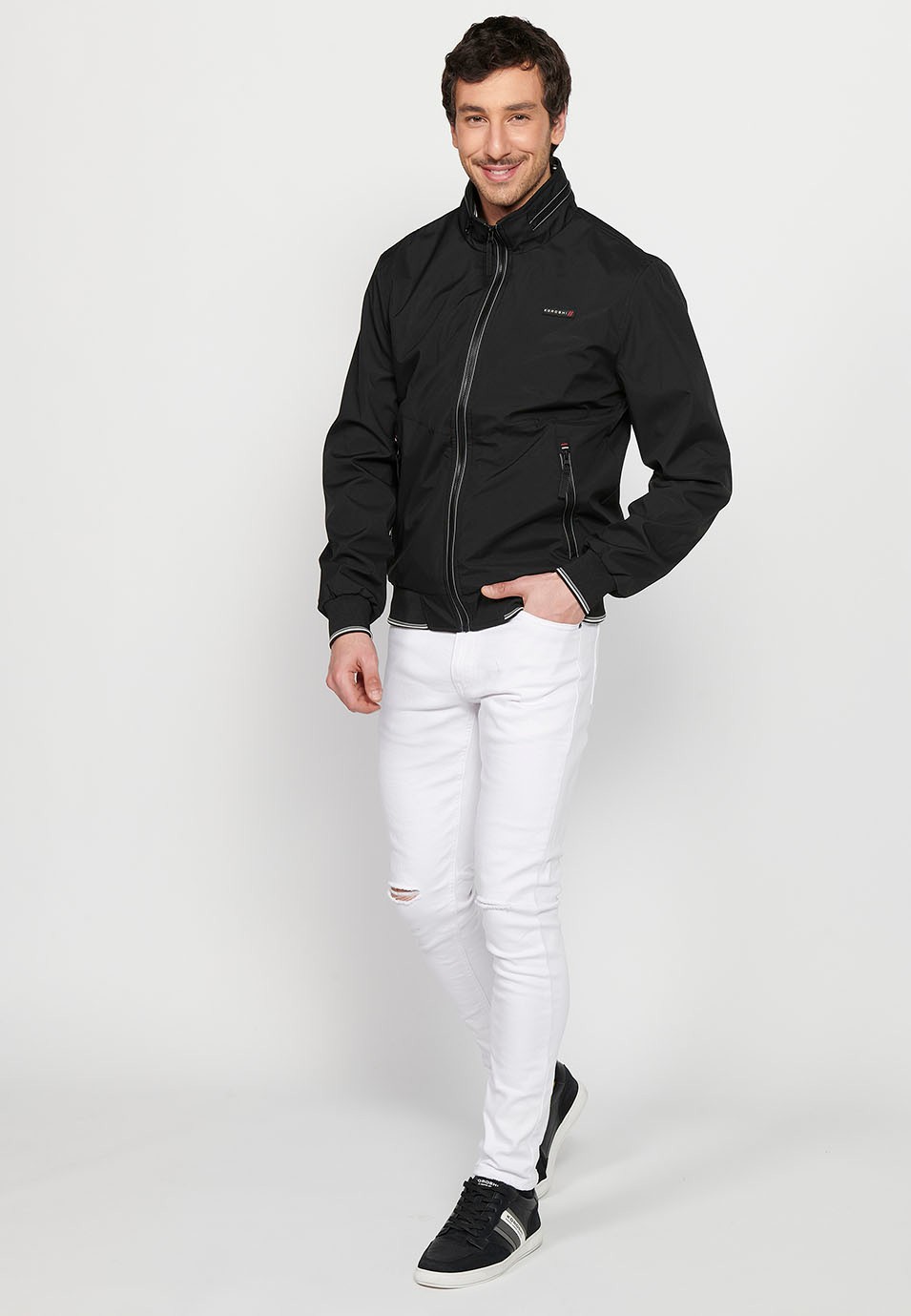 Veste coupe-vent à manches longues, col montant, fermeture zippée sur le devant et finitions côtelées avec poches dont une intérieure en Noir pour Homme 4