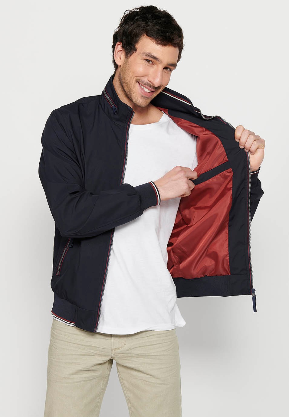 Veste col montant manches longues avec fermeture zippée sur le devant et finitions bords-côtes avec poches dont une intérieure en Marine pour Homme 9