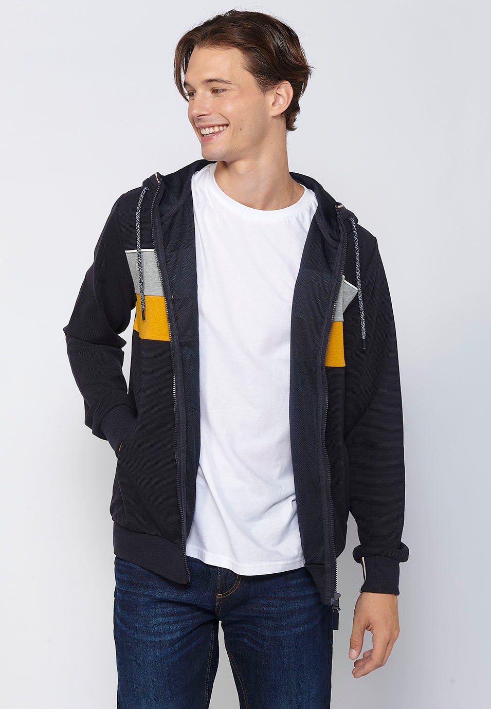 Veste sweat-shirt à manches longues avec col à capuche réglable avec cordon de serrage et fermeture zippée sur le devant en Marine pour homme