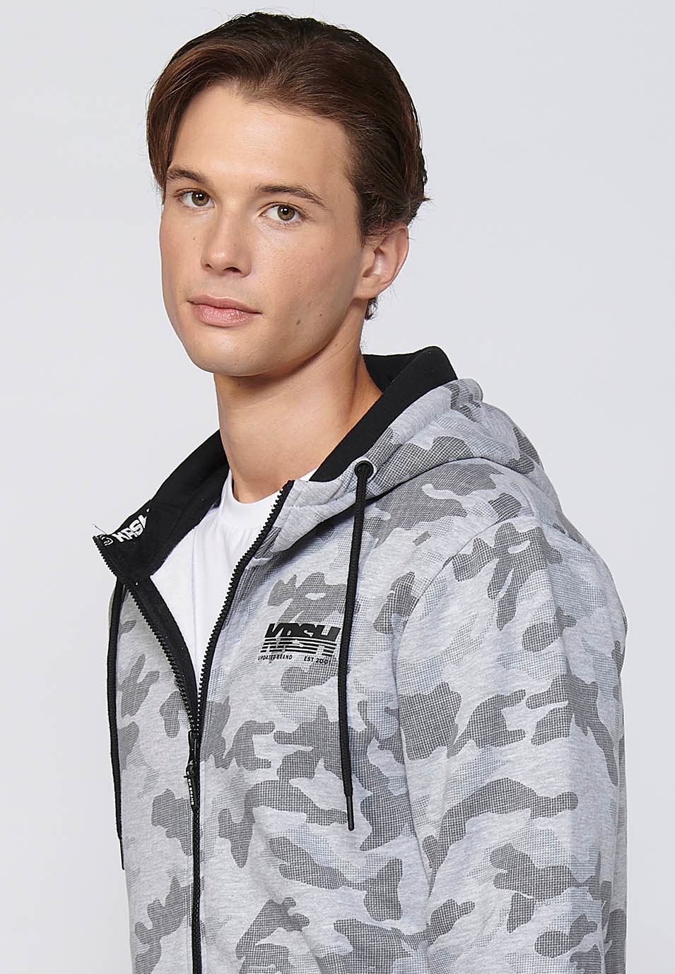 Veste sweat-shirt à manches longues avec col à capuche réglable avec cordon de serrage et fermeture zippée sur le devant en Marine pour homme