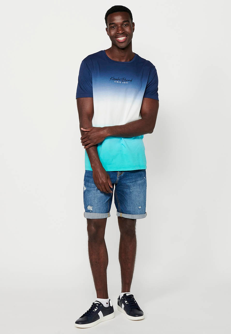 Kurzärmeliges Baumwoll-T-Shirt mit Rundhalsausschnitt und Stickerei vorne mit blauem Farbverlaufseffekt für Herren 4