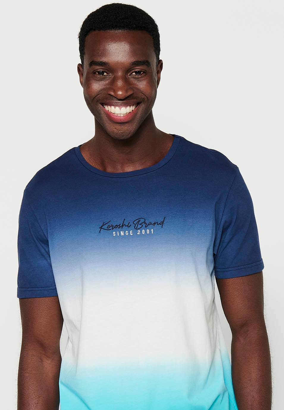 Kurzärmeliges Baumwoll-T-Shirt mit Rundhalsausschnitt und Stickerei vorne mit blauem Farbverlaufseffekt für Herren 6