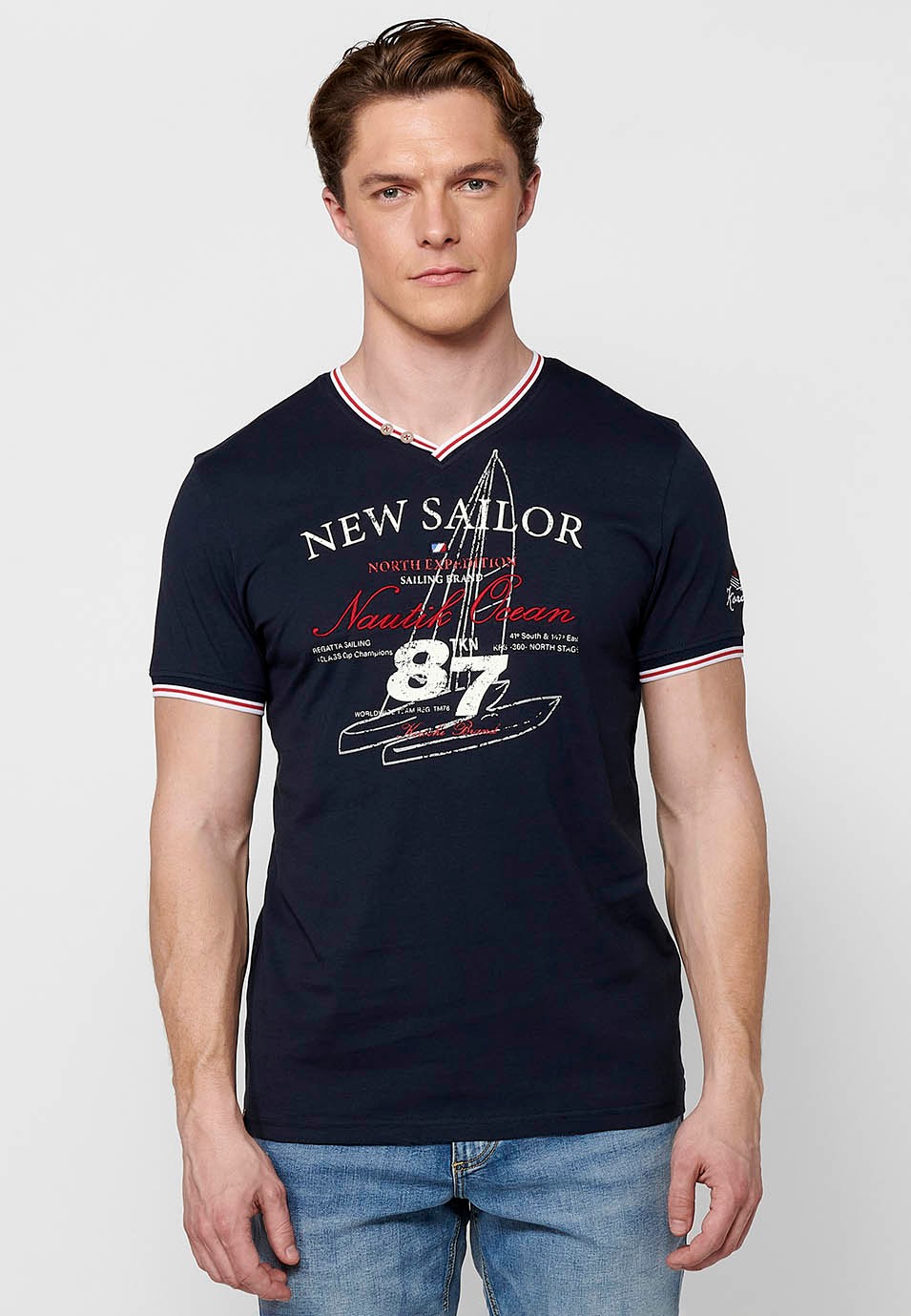 Kurzarm-T-Shirt mit V-Ausschnitt und marineblauen Knöpfen für Herren