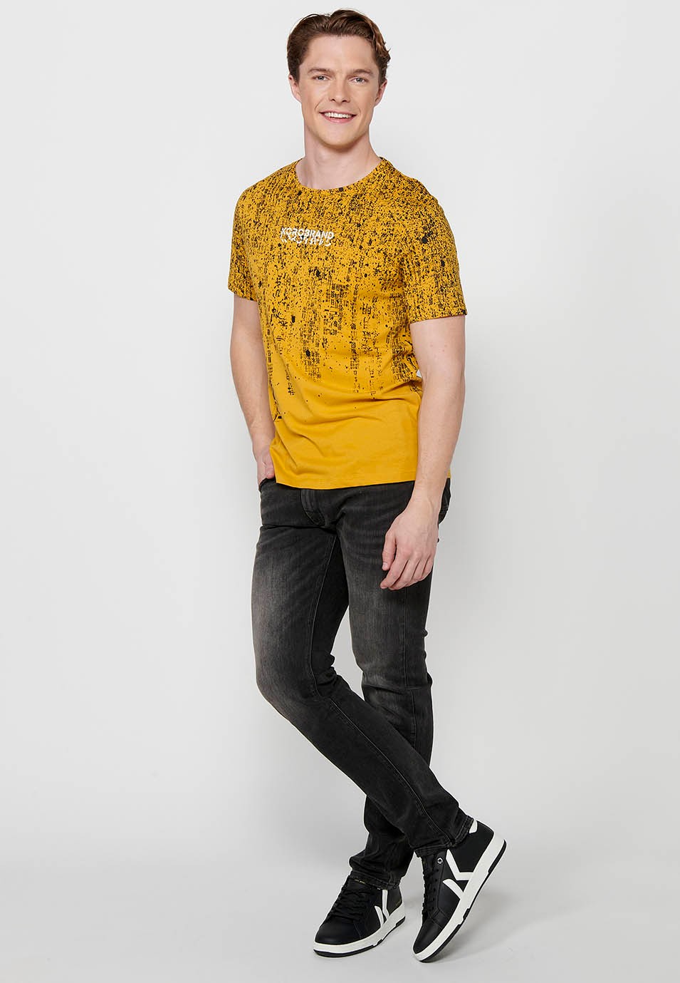 Gelbes Herren-T-Shirt aus Baumwolle mit kurzen Ärmeln 2