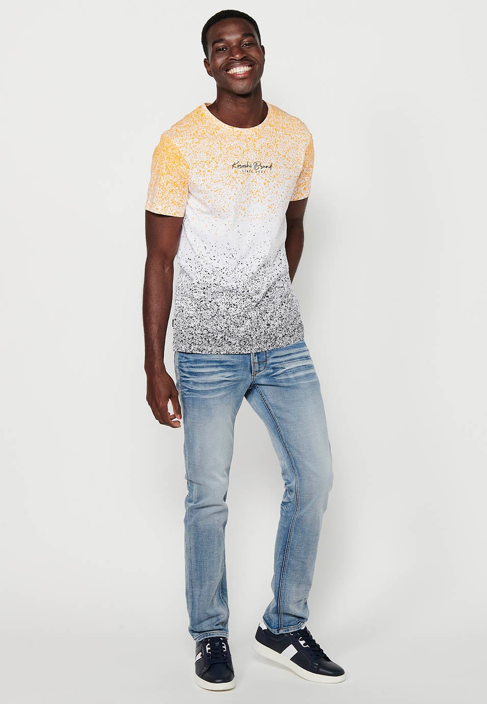 Camiseta de manga corta con Cuello redondo y Estampado degradado de Color Amarillo para Hombre