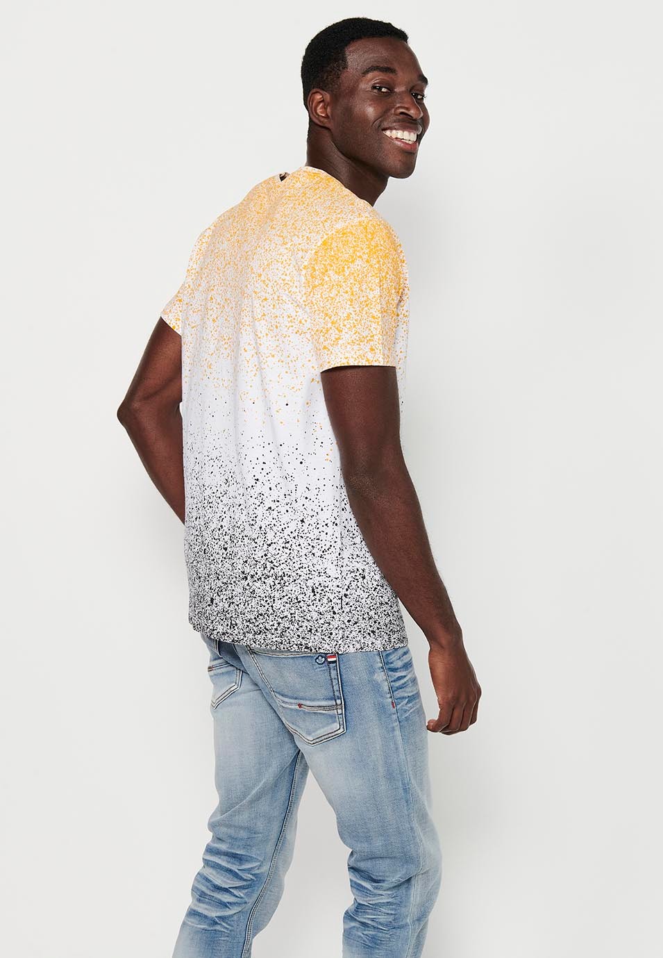 Camiseta de manga corta con Cuello redondo y Estampado degradado de Color Amarillo para Hombre