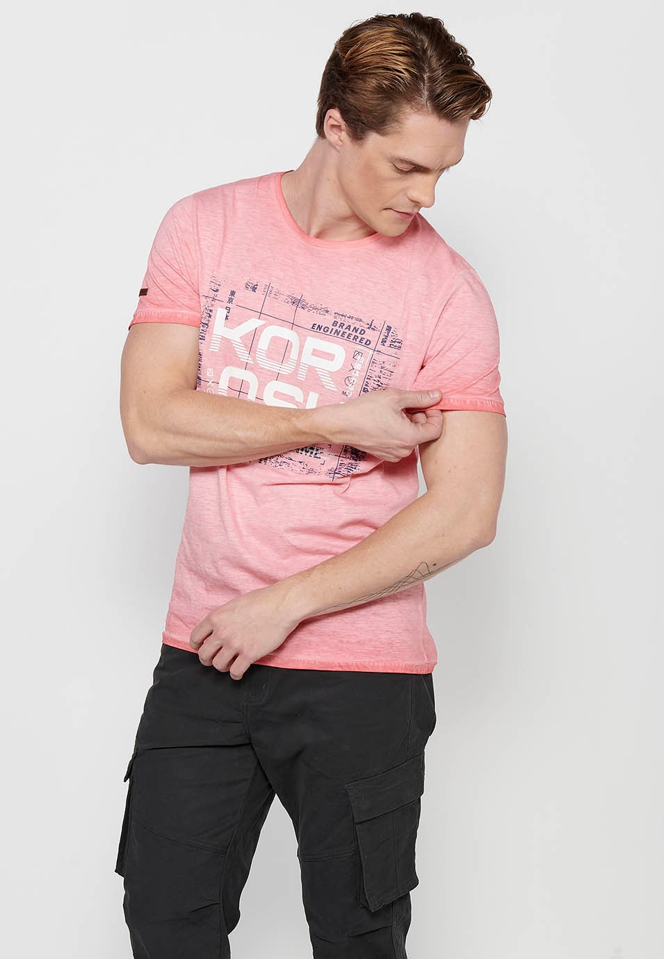 Short-sleeved Cotton T-shirt with Round Neck and Pink Front Print for Men 3