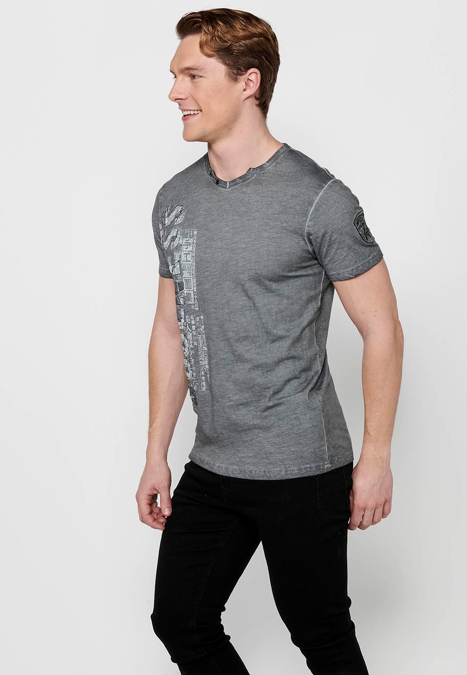 Short-sleeved cotton t-shirt, V-neck with button decoration, gray color for men