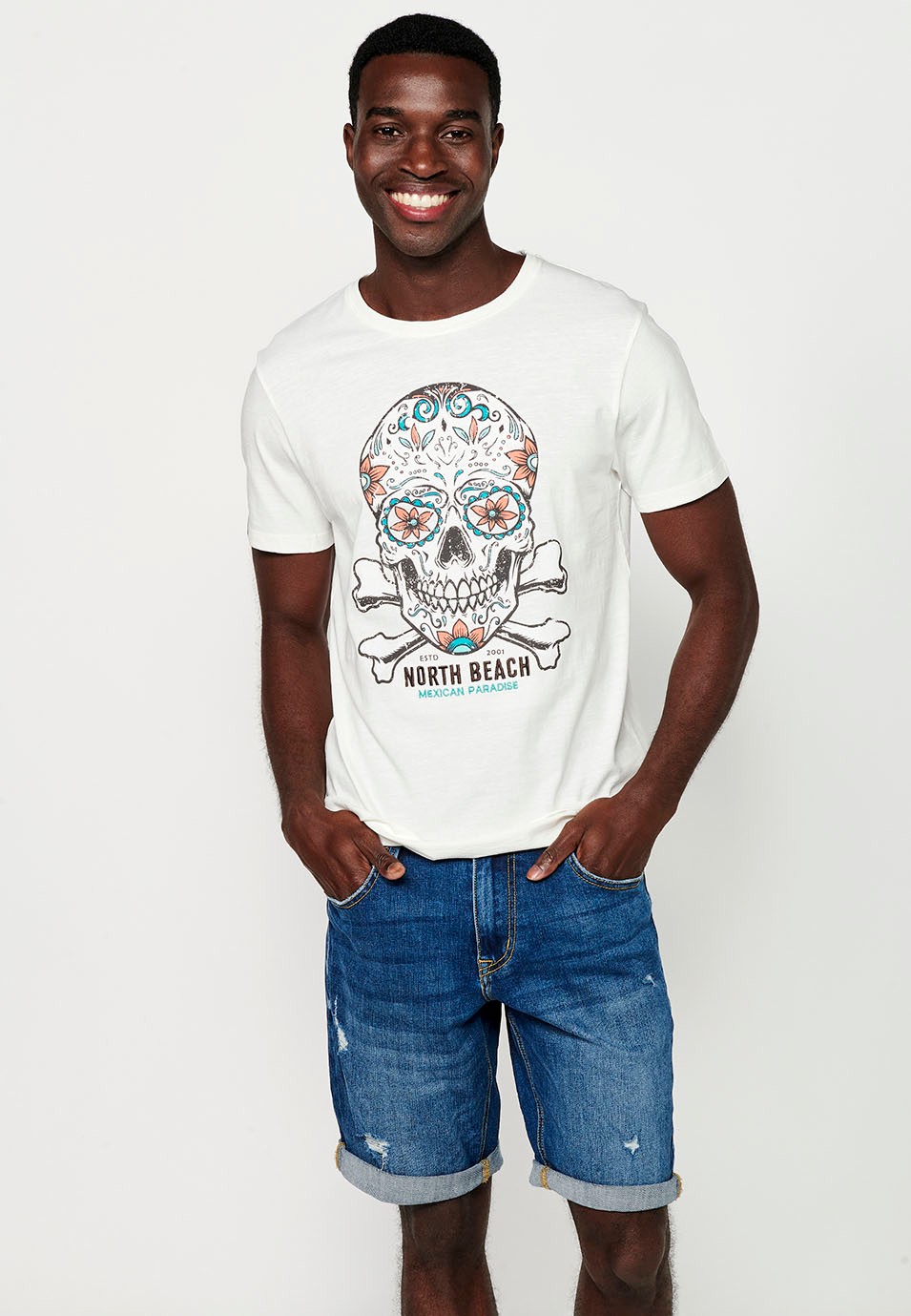 Herren-Kurzarm-T-Shirt aus ecrufarbener Baumwolle mit Rundhalsausschnitt und Print auf der Vorderseite