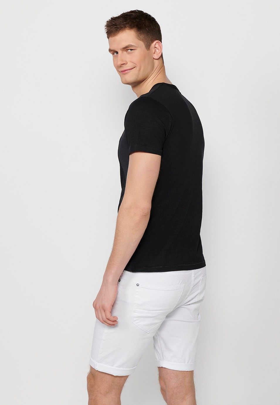 T-shirt homme noir à manches courtes en coton, col rond avec ouverture boutonnée