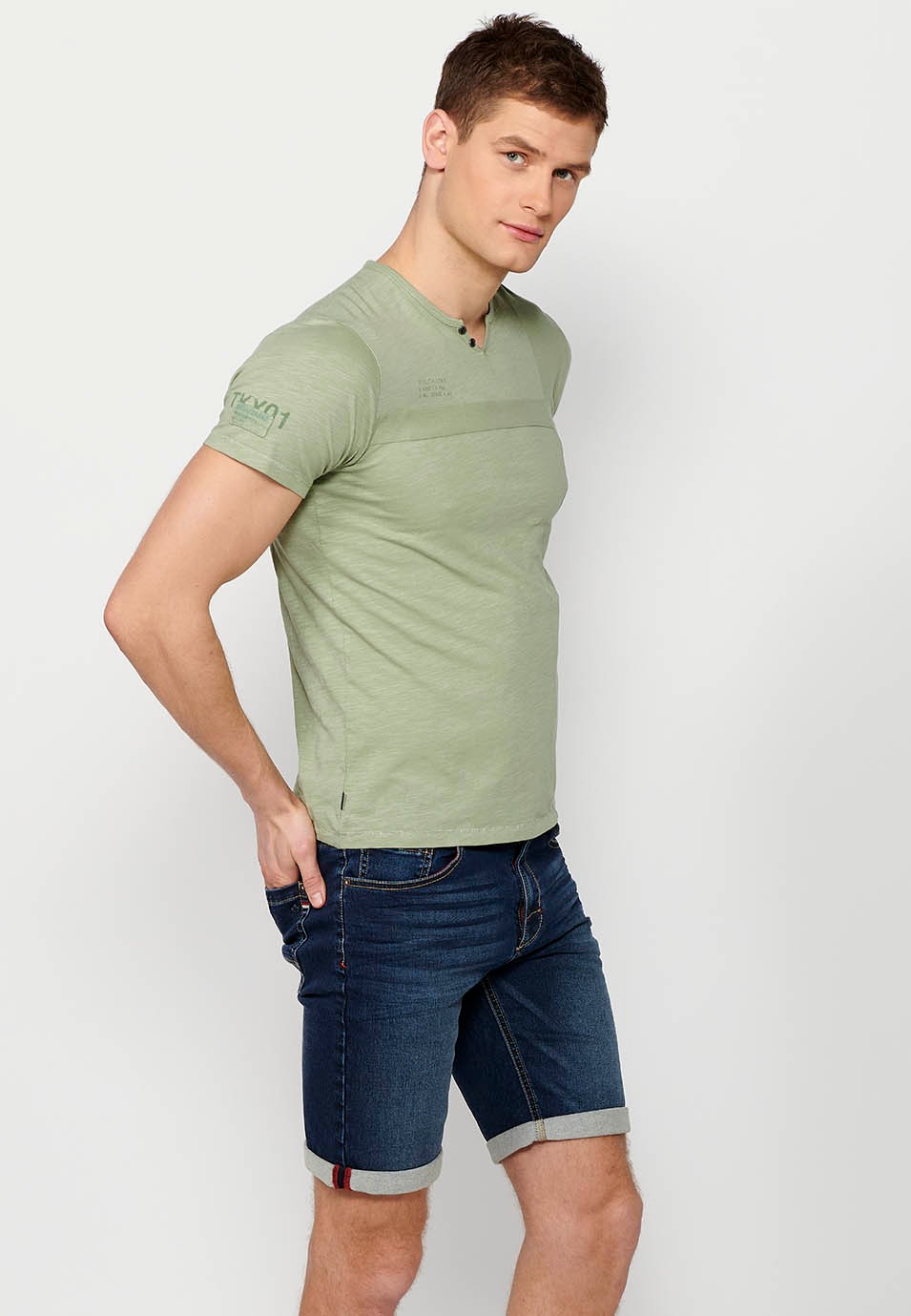 T-shirt homme kakhi à manches courtes en coton, col rond avec ouverture boutonnée 