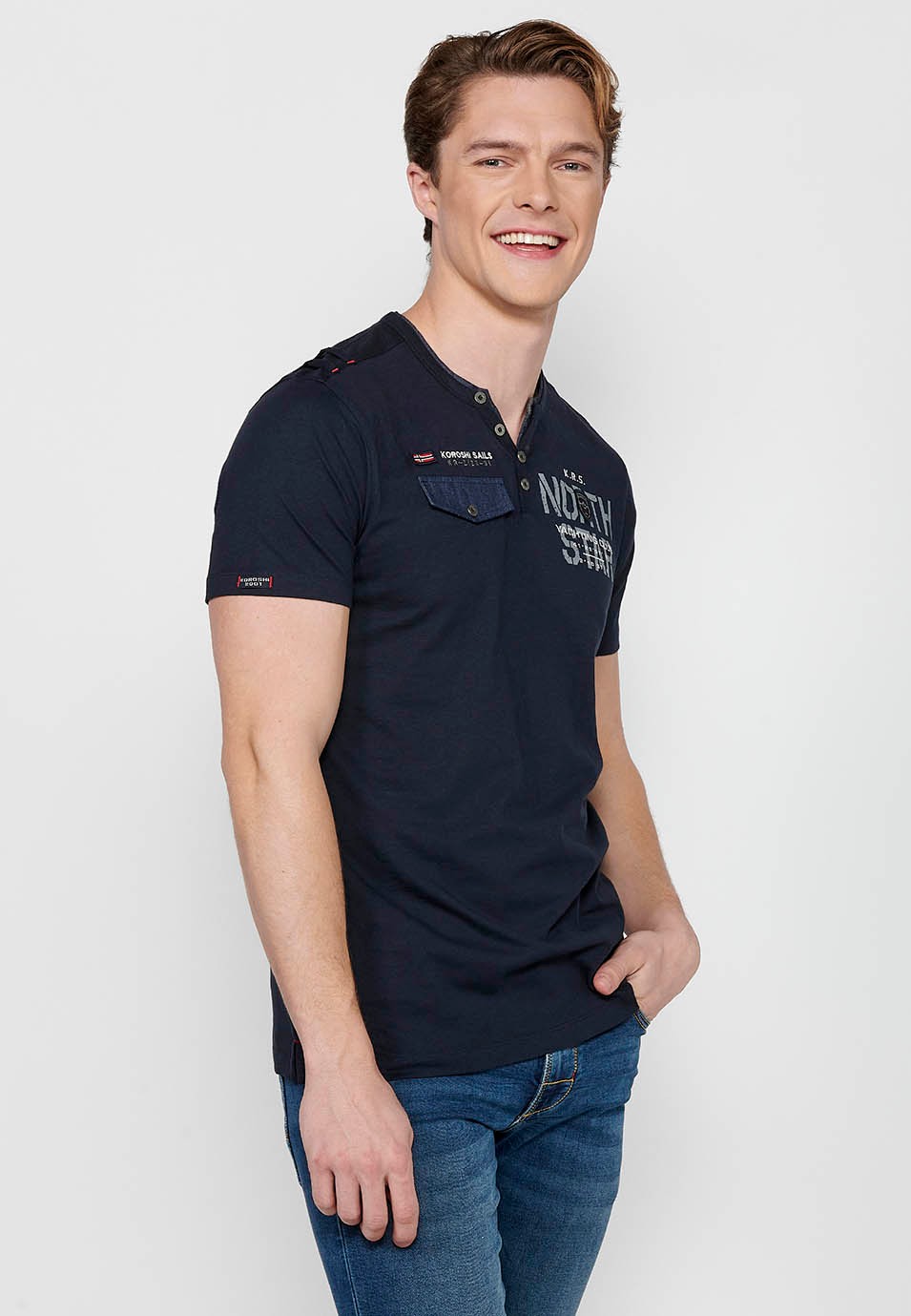 Marineblaues, kurzärmliges Baumwoll-T-Shirt mit Rundhalsausschnitt und geknöpfter Öffnung für Herren 4