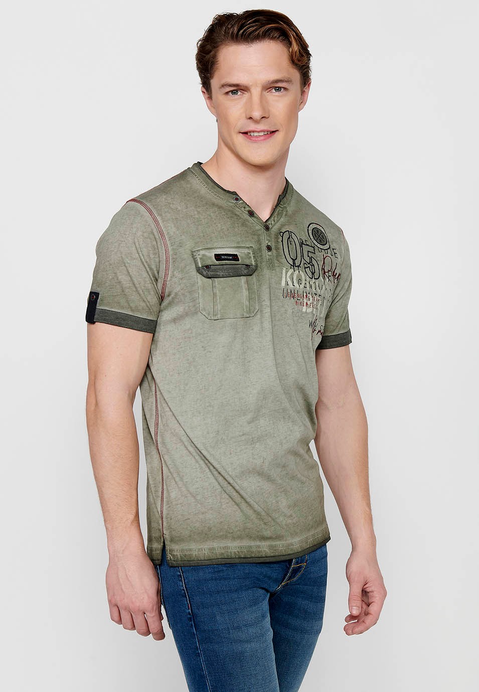 Khakifarbenes, kurzärmliges Baumwoll-T-Shirt mit Rundhalsausschnitt und Knopfleiste für Herren 8