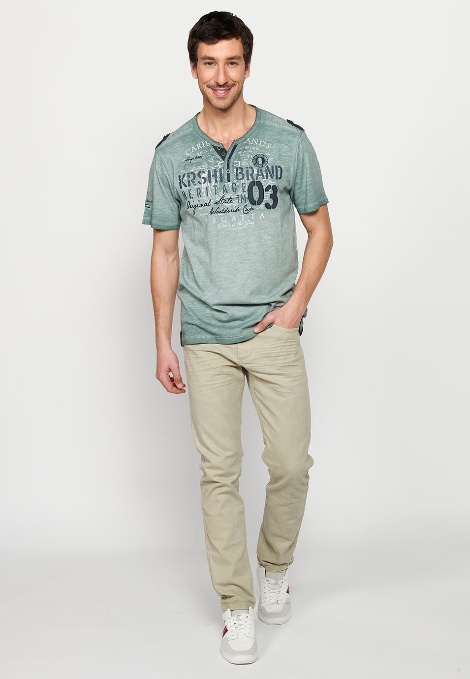 Kurzärmliges Herren-T-Shirt aus Baumwolle mit Rundhalsausschnitt, geknöpfter Öffnung und khakifarbenem Detail vorne 1